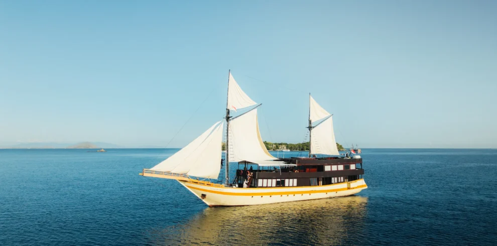 Lamborajo 3 pinisi boat